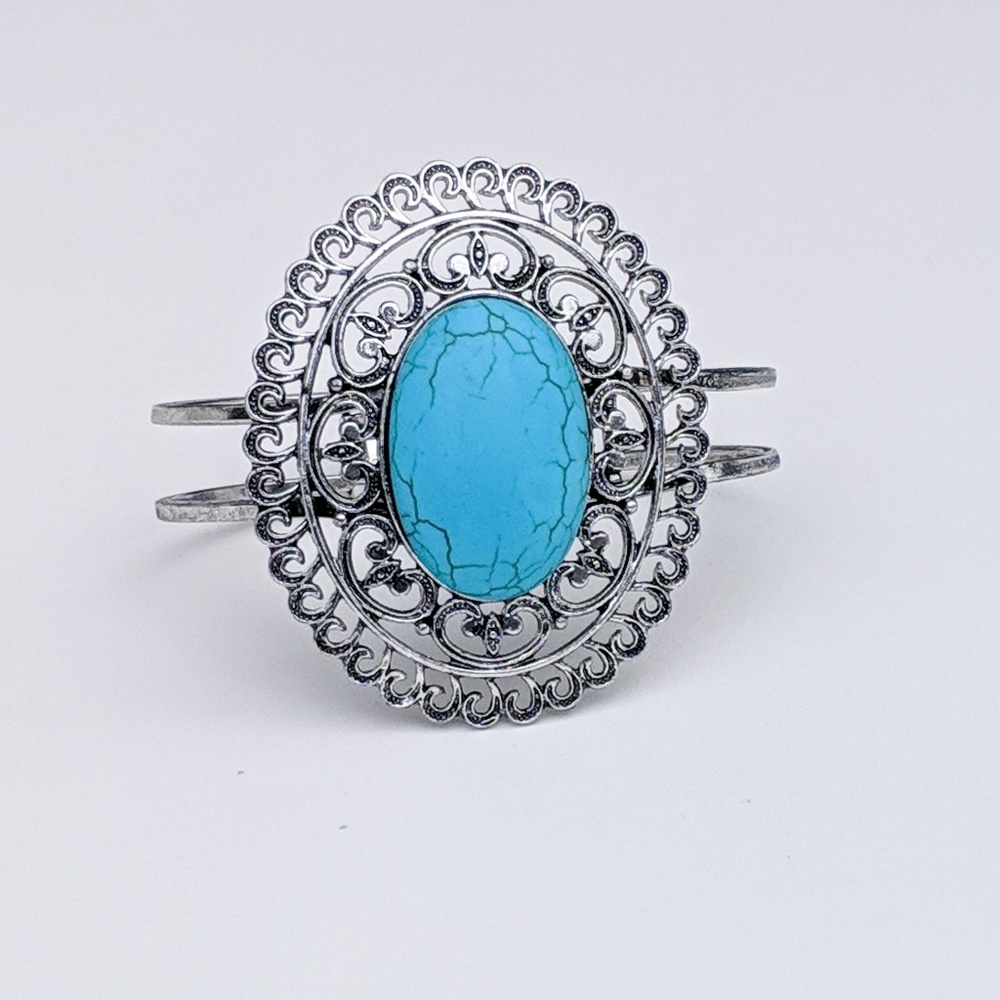 Oval turquoise center silver cuff bracelet